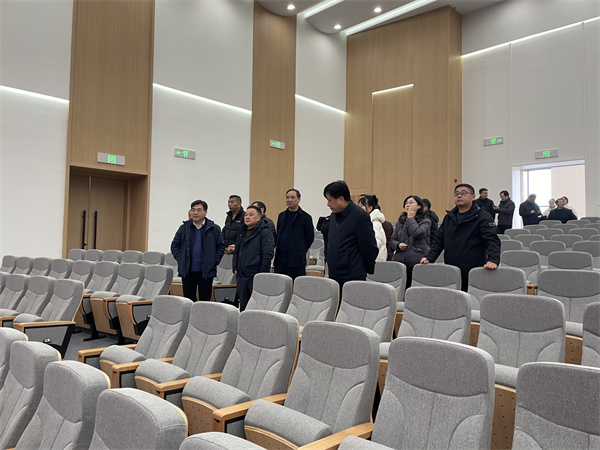 1月4日，洪董陪同吳志平書記檢查行知研學基地會務準備情況。.jpg
