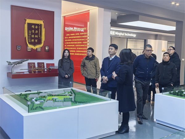 1月13日，程縣長帶隊（農(nóng)業(yè)局、招商局和國資公司）考察漸江明輝蔬果配送股份有限公司。.jpg