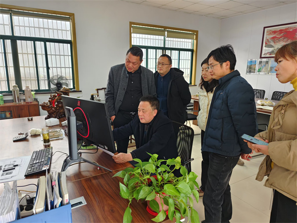 1月21日，洪董率隊(duì)赴浙江諸暨市共創(chuàng)游樂沒施工程有限公司考察調(diào)研。.jpg