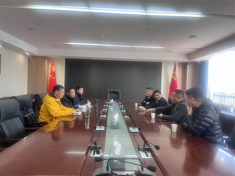 3月6日，浙江寧波徽州商會(huì)、寧波豐潤(rùn)協(xié)成公司董事長(zhǎng)方利年一行赴集團(tuán)考察調(diào)研，潘總、望豐公司陪同調(diào)研座談。.jpg