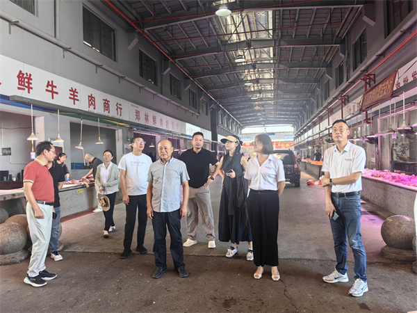 8月28日，高主任帶隊，文明辦、市監(jiān)局、徽投集團(tuán)到浙江衢州農(nóng)商城、新農(nóng)都批發(fā)市場和明輝蔬果配送公司調(diào)研學(xué)習(xí)食材供應(yīng)鏈配送項目.jpg