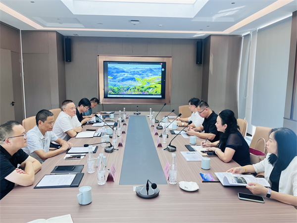 9月28日,深圳福美投資、深圳互聯(lián)網(wǎng)文化促進(jìn)會(huì)、安徽瀚之源碳桐環(huán)保科技有限公司等客商赴集團(tuán)洽談項(xiàng)目合作事項(xiàng),洪董、潘總、吳書(shū)記、余總及石潭公司參加座談。.jpg