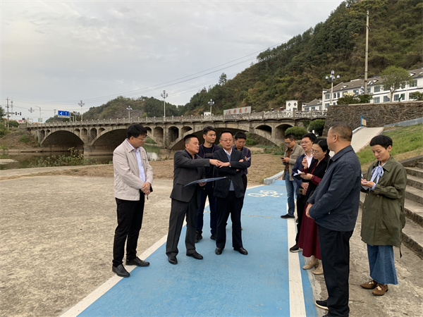 10月25日，縣委書(shū)記汪凱調(diào)研豐樂(lè)河濱江公園項(xiàng)目.jpg