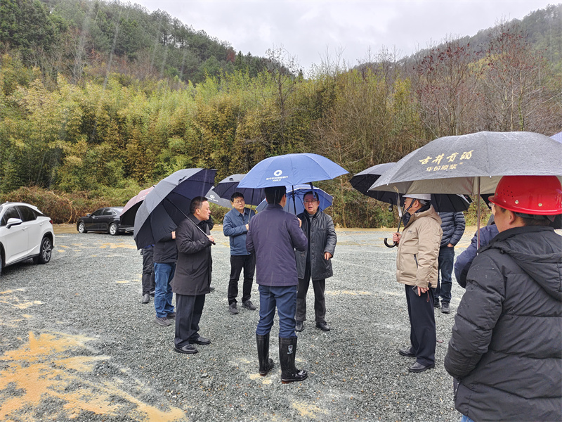 2月21日，汪凱書記一行調(diào)研防洪項(xiàng)目開工儀式現(xiàn)場(chǎng)，洪董、張總陪同調(diào)研.jpg